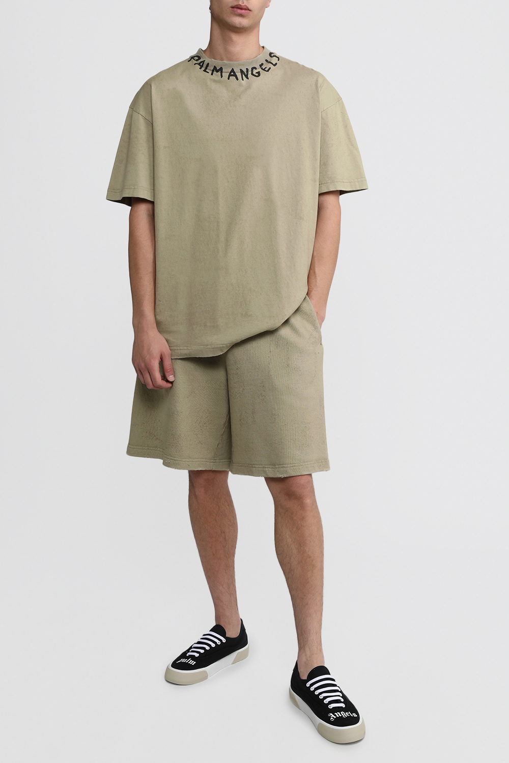 מכנסי ג'וג קצרים עם גרפיטי